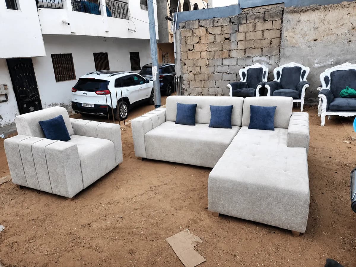 Salon complet sur mesure — canapé d'angle et fauteuil assortis
